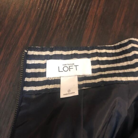 Ann Taylor LOFT linen blend striped blue & white straight skirt - Picture 8 of 9